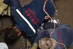 六盘水电梯井堵漏施工视频